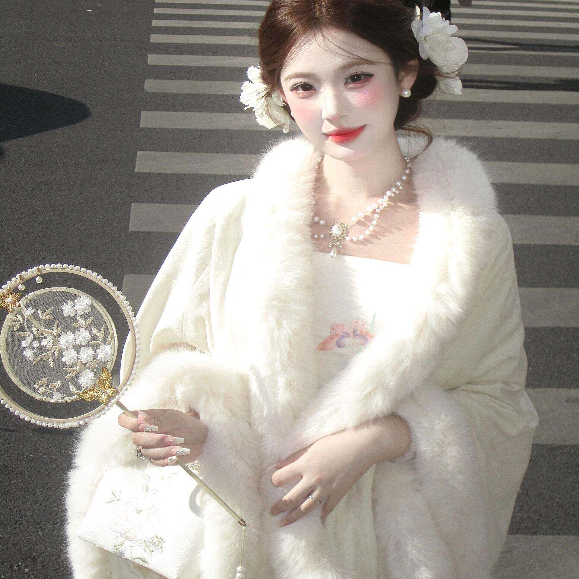 民国风仿皮草白色毛毛绒斗篷披肩女装外套配旗袍秋冬新款气质针织