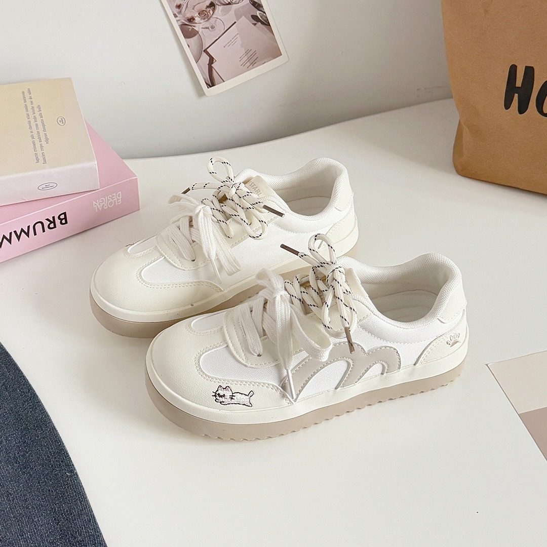 米色小猫可爱德训板鞋女2026春季新款软底舒适休闲鞋百搭小白鞋潮,女鞋,德训鞋,淘宝优惠券,粉丝福利购,淘宝优惠卷