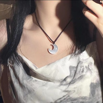 爆款网红小众可爱仙女款月亮项链闺蜜月牙吊坠锁骨链女猫眼石月牙