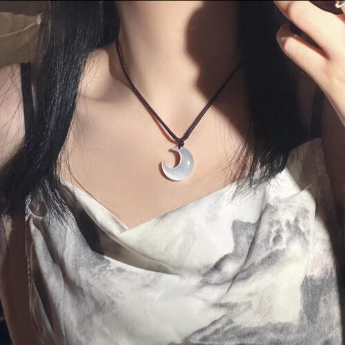 爆款网红小众可爱仙女款月亮项链闺蜜月牙吊坠锁骨链女猫眼石月牙