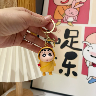 正版蜡笔小新比心钥匙扣女生书包挂饰立体公仔情侣钥匙链包包挂件