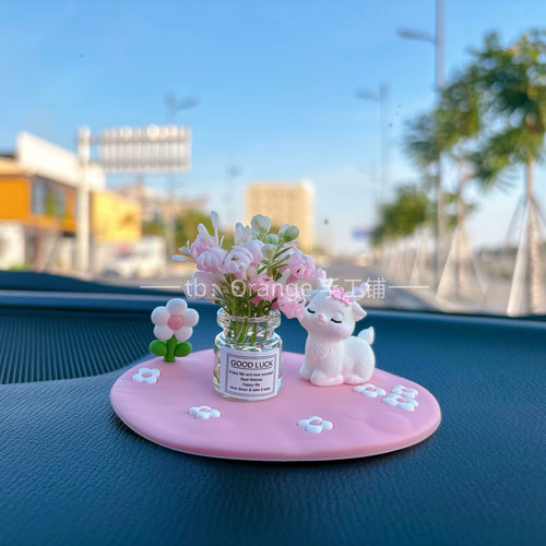 2026网红新款治愈系小花瓶公仔汽车摆件车载车内中控仪表台装饰品