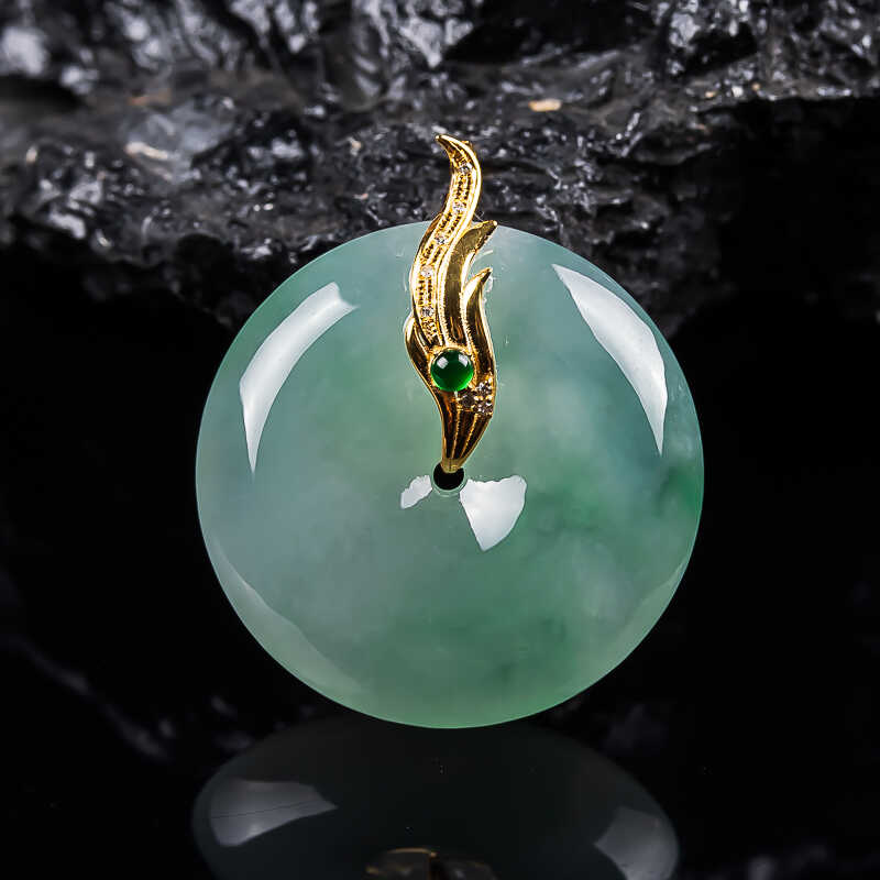 xc18k金镶嵌底子细腻A货翡翠吊坠