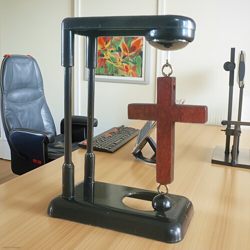 悬浮十字架，桌面创意摆件，磁力悬浮竖立不倒，不用电