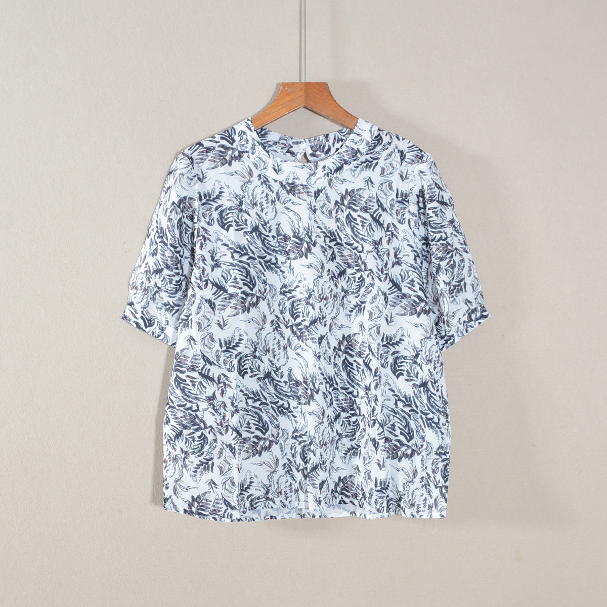 2025年夏装新品女款休闲风流行简约气质T恤衫百搭减龄个性时尚