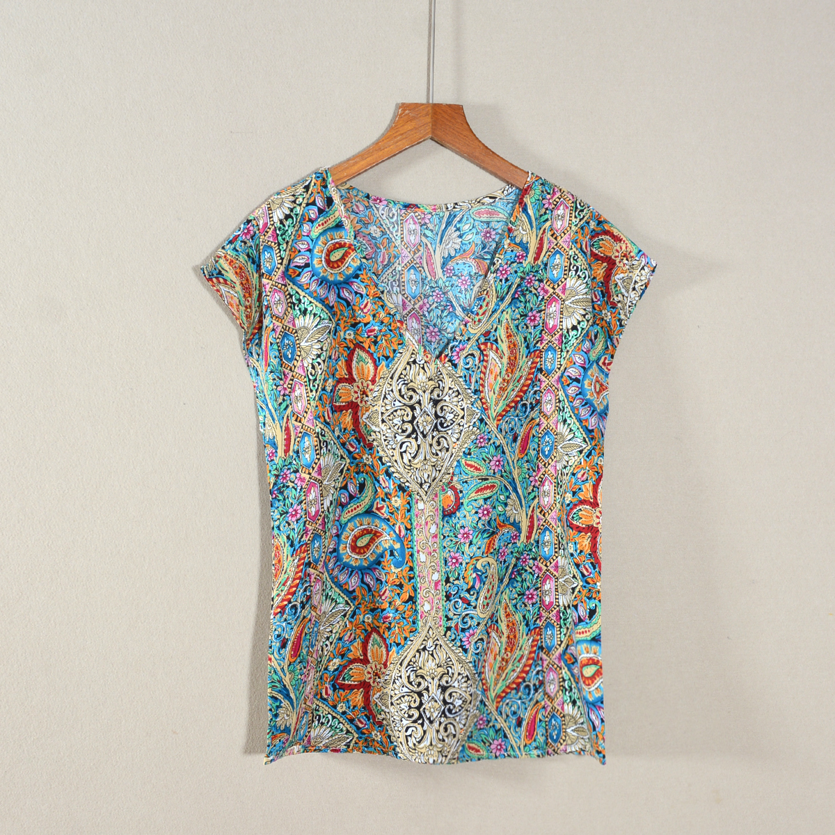 2025年夏装新品女款印花短袖宽松V领休闲T恤衫减龄气质上衣服时尚