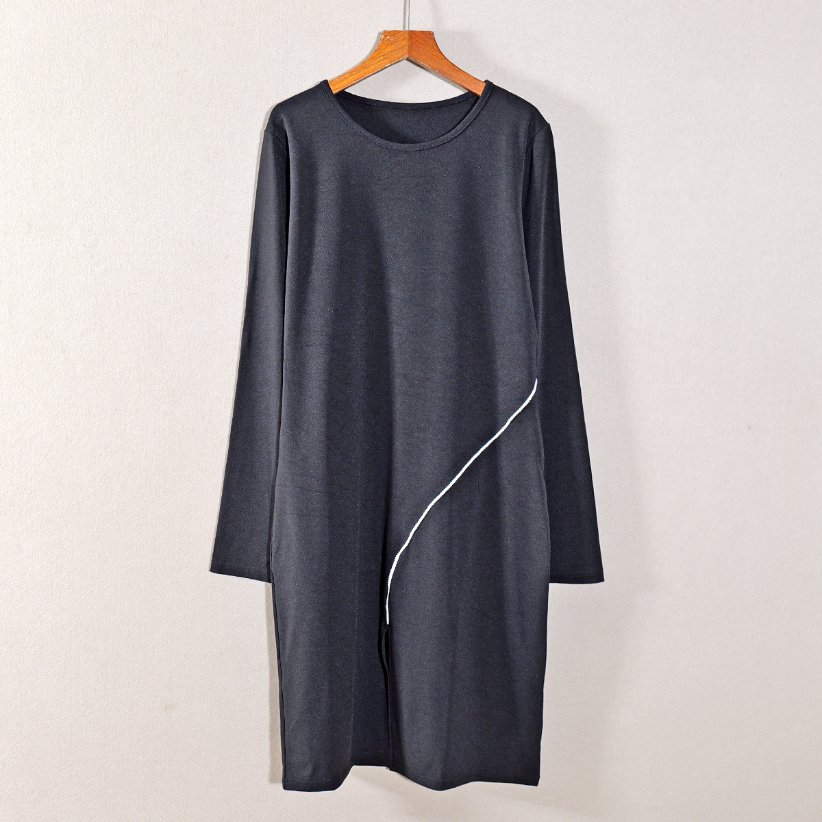 2025年秋季新款女装中长款长袖休闲风圆领宽松连衣裙子直筒裙潮流