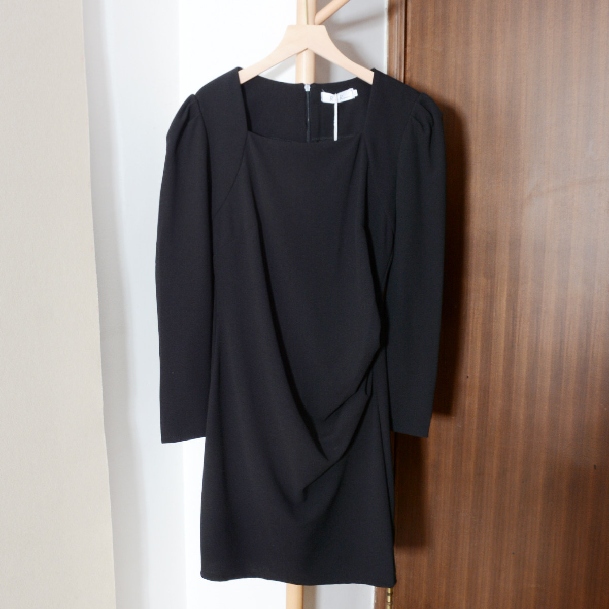 2025年秋装新品女款纯色中长款连衣裙子方领套头长袖显瘦百搭简约