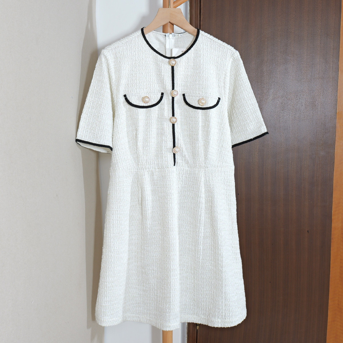 2026年春秋款新品女装中长款拼色圆领短袖钉珠连衣裙子修身简约潮,女装/女士精品,连衣裙,淘宝优惠券,粉丝福利购,淘宝优惠卷