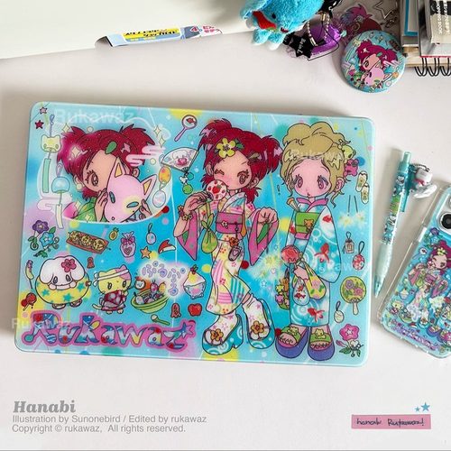 RUKAWAZx鸟鸟一联名原创夏日金鱼花火动漫日系适用苹果电脑笔记本MacbookproM3/air 13/16/14寸满天星亮面