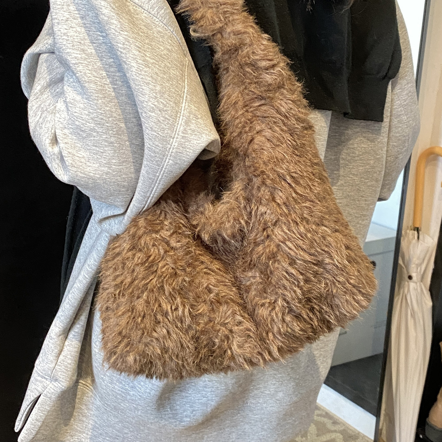 冬季流行时尚毛绒绒腋下包女