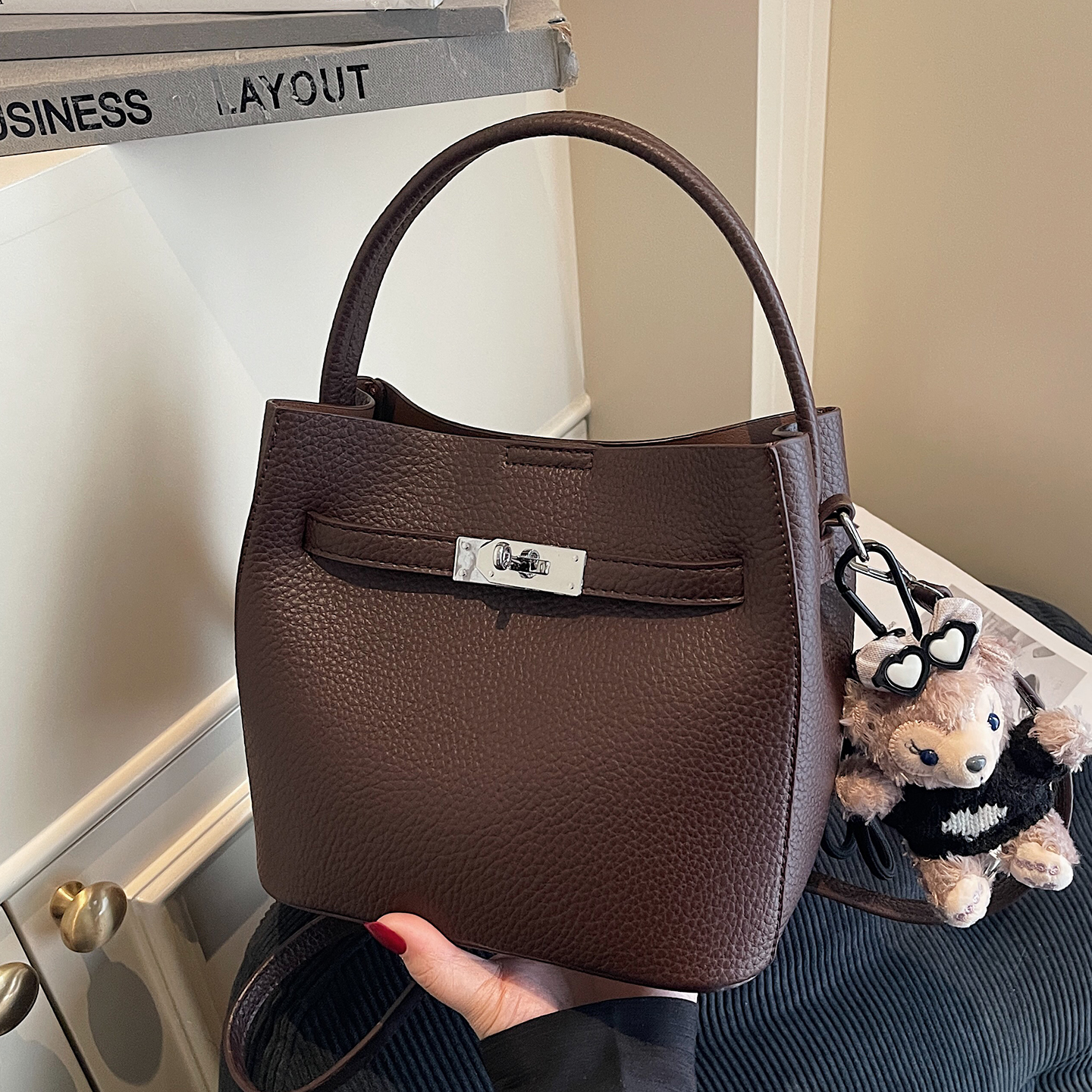 今年流行高级感手提水桶包女