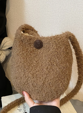 冬季流行毛绒蛋壳包女2026新款时尚百搭小众甜美单肩斜挎包手机包