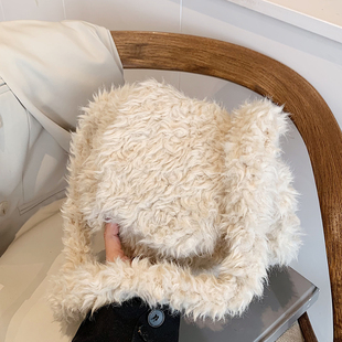 冬季流行百搭毛绒绒斜挎包女2026新款复古时尚洋气纯色毛毛单肩包