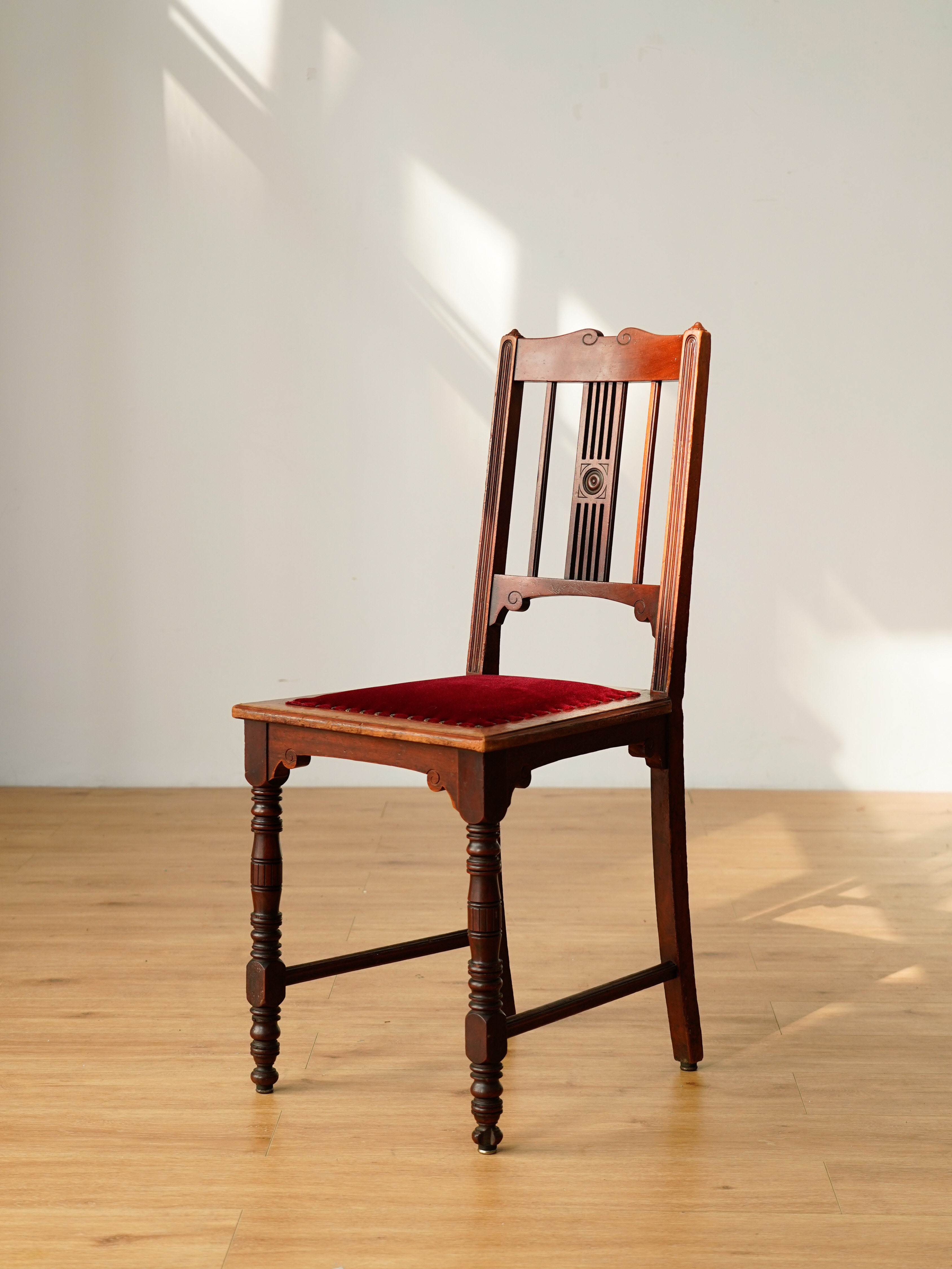 solight on 德国60年代红色丝绒餐椅