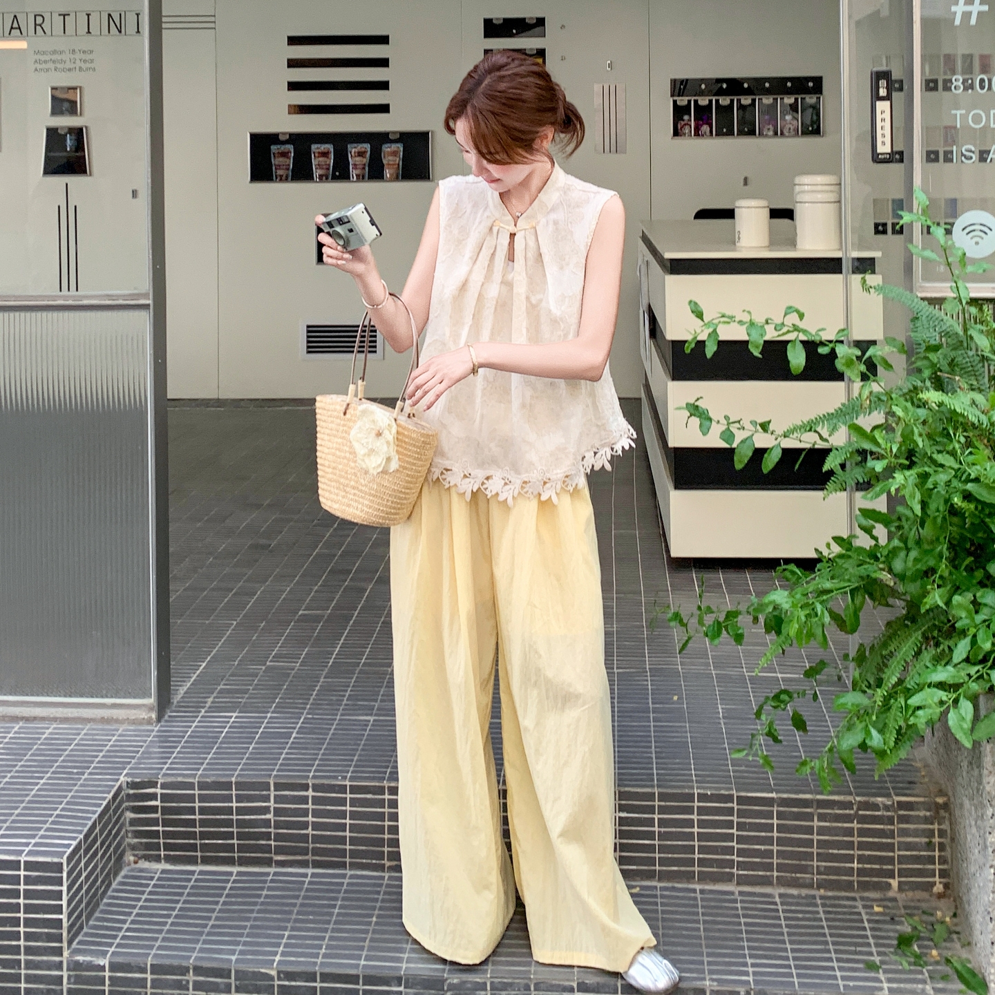 气质蕾丝罩衫上衣阔腿裤两件套女2025夏季新款超火时尚长裤套装