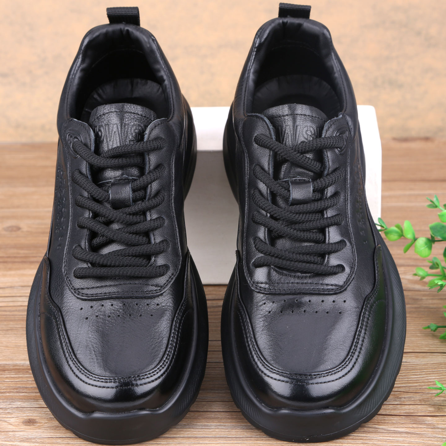 秋季新款男鞋运动休闲皮鞋厚底真皮潮鞋跑步鞋户外超轻底防滑透气