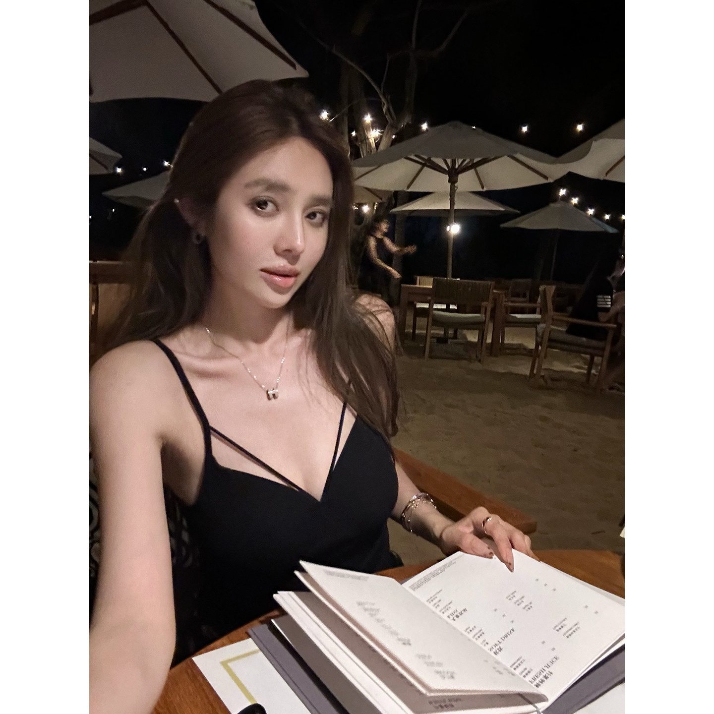 NanaByNana【甜欲爱莉】辣妹风自带胸垫吊带背心女夏交叉绑带美背