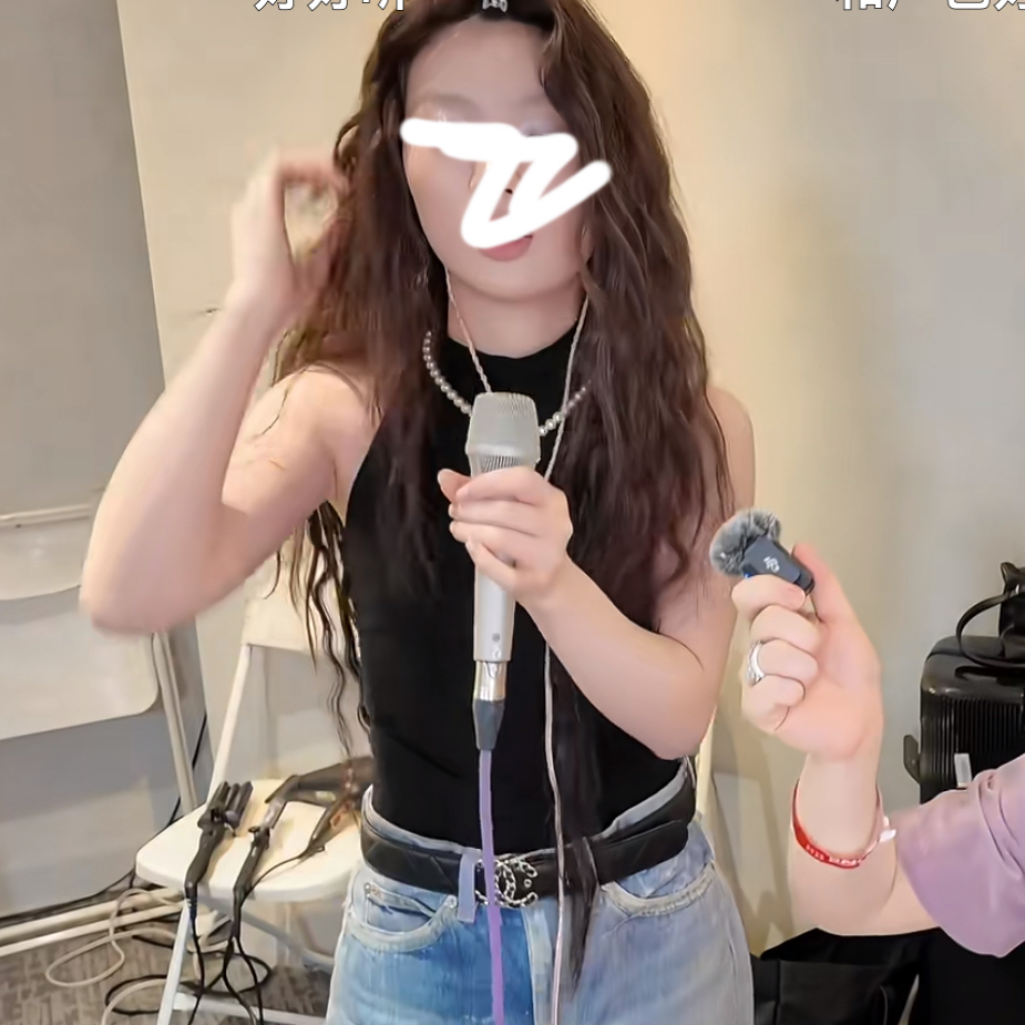 单依纯同款黑色辣妹挂脖式修身显瘦背心短款上衣工字无袖外穿吊带