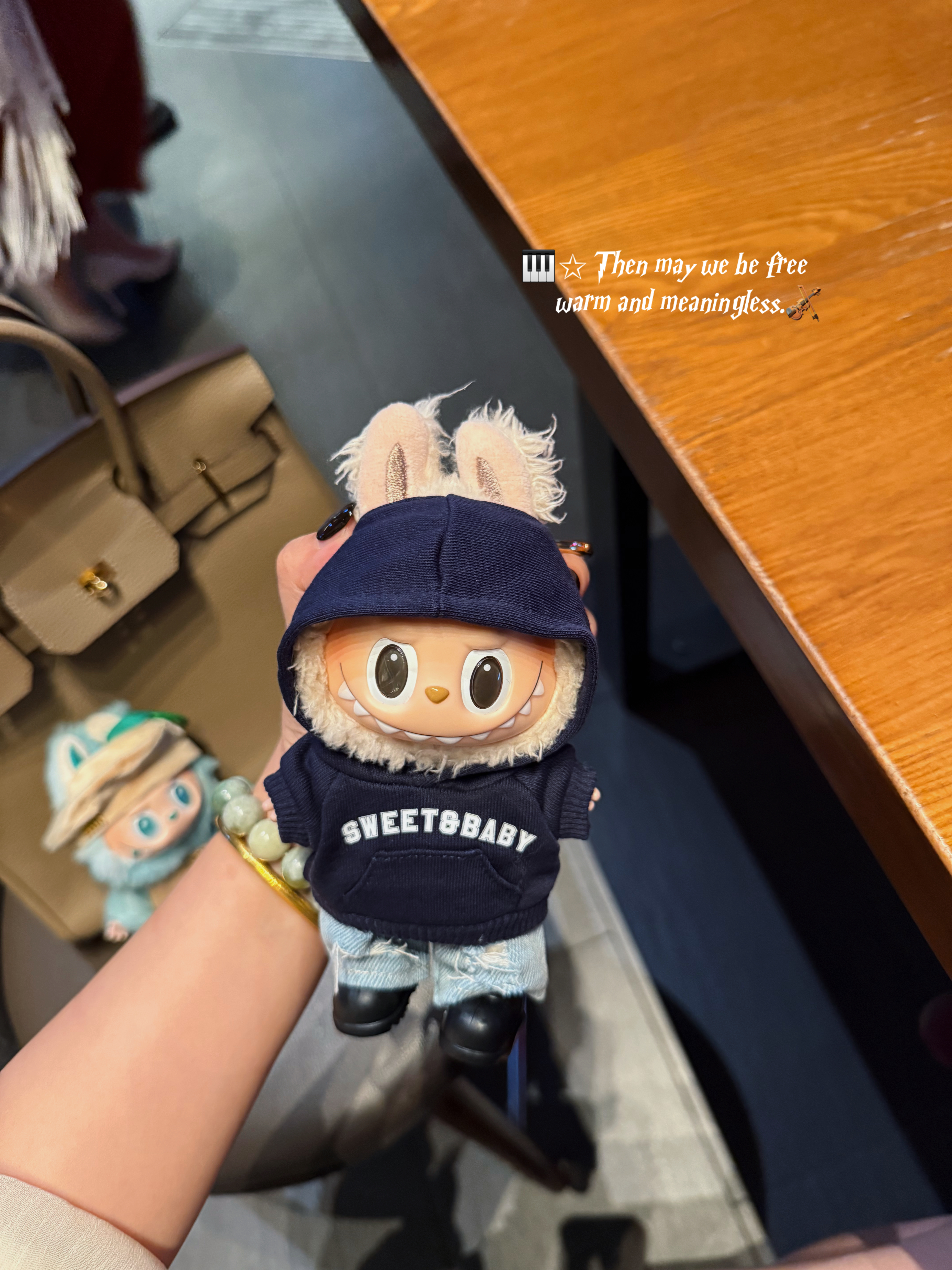 Labubu拉布布一代二代三代高端时尚卫衣加破洞牛仔裤娃衣套装潮搭