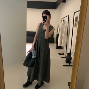 连衣裙女宽松显瘦气质可内搭叠穿搭西装 Leaves极简V领无袖 背心裙