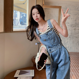 浅蓝色牛仔背带裤套装夏季女2024新款韩版收腰显瘦条纹背心两件套图片