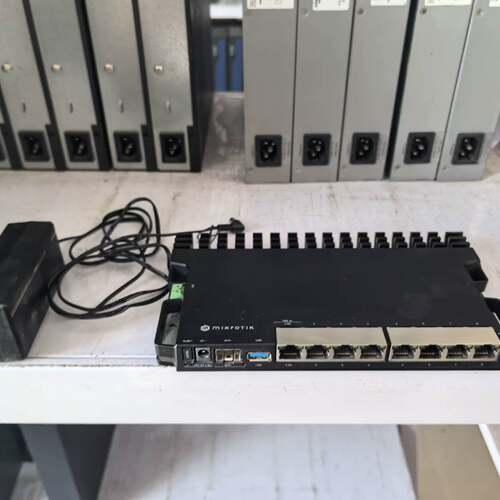 维修MikroTik RB5009UGSIN，九口万兆智能路议价