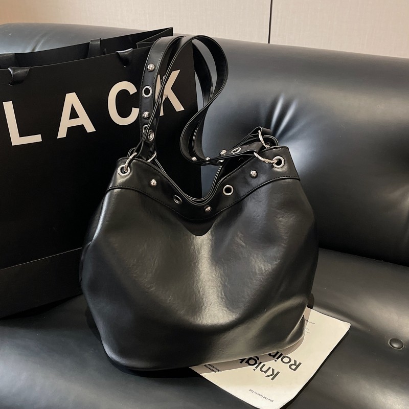 大容量机车包铆钉通勤托特包2026新款复古时尚百搭手提单肩包包女,箱包皮具/热销女包/男包,托特包,淘宝优惠券,粉丝福利购,淘宝优惠卷