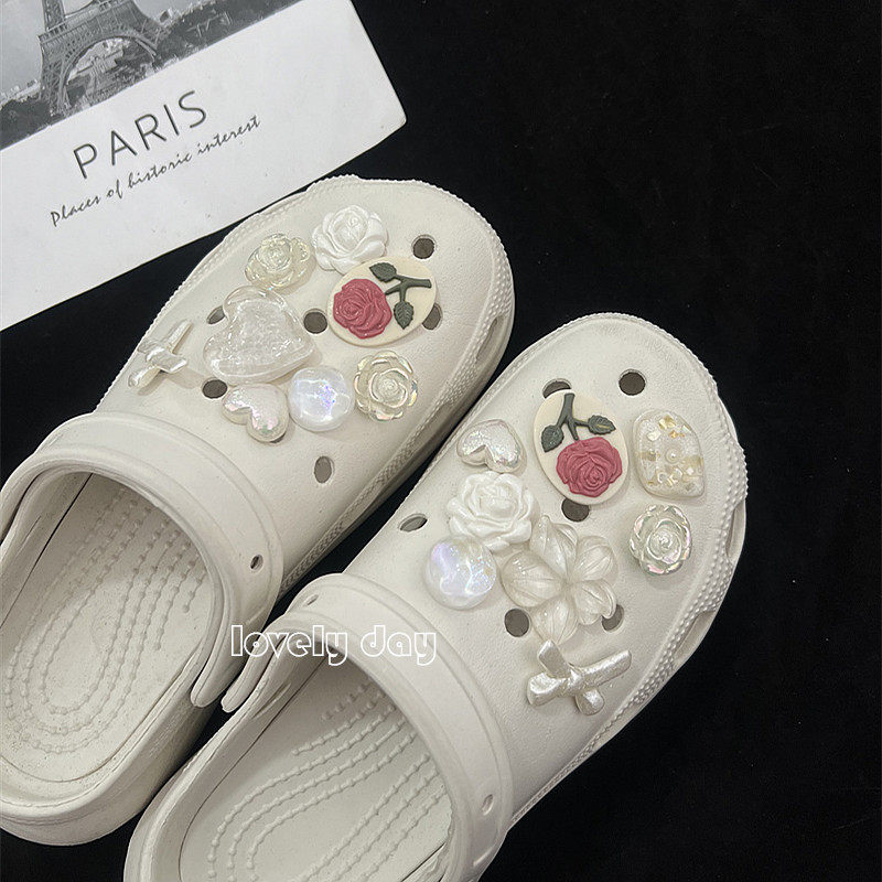 优雅高级感白色甜美超仙Crocs洞洞鞋花鞋扣配饰走秀T台机场摆拍女