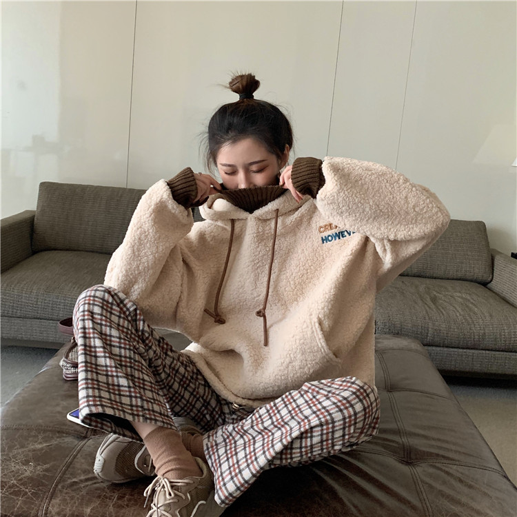 Live shot Korean version of versatile thickened and loose sheep cake velvet splicing hooded and stitched sweater fashionable