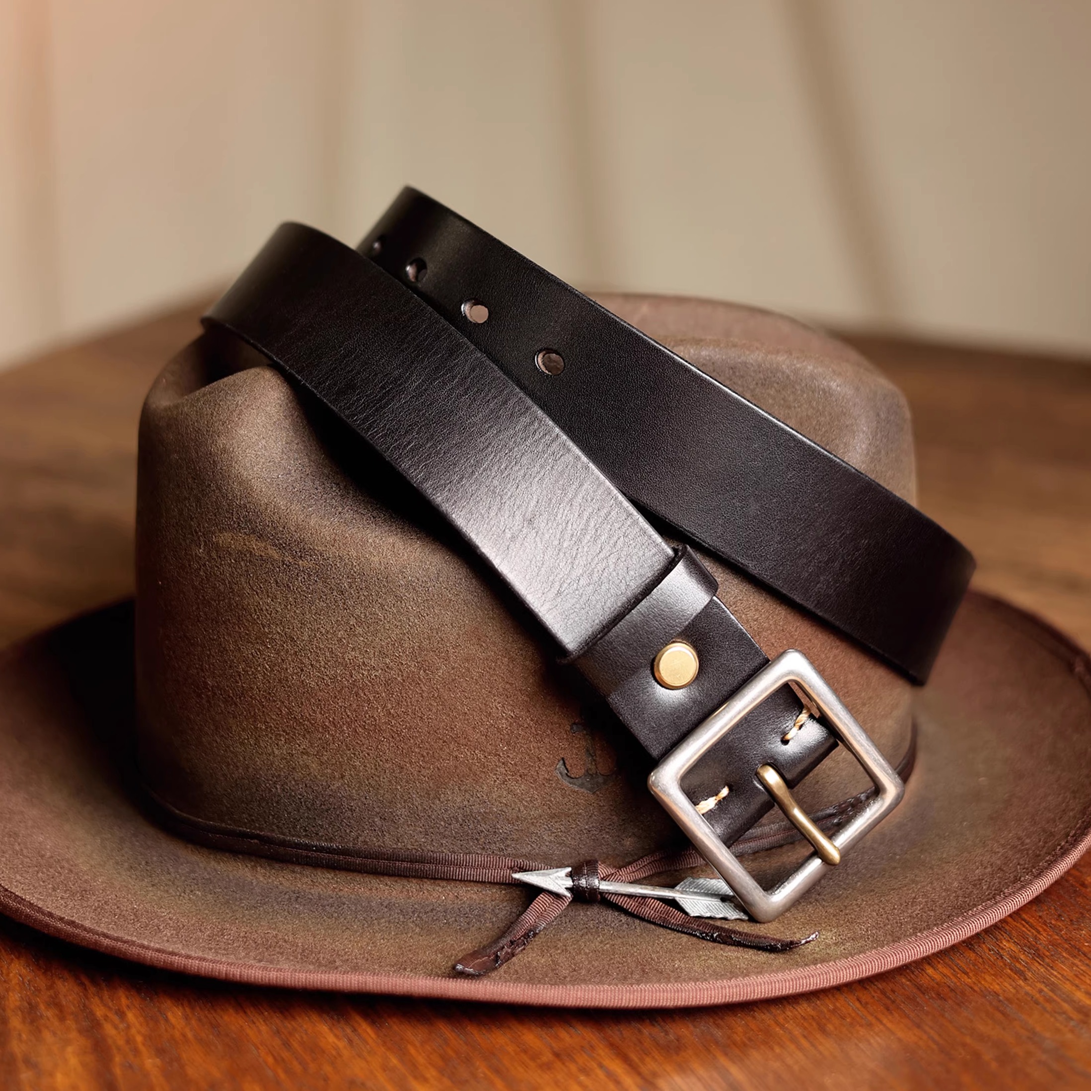 意大利头层植鞣革牛皮钢扣皮带男