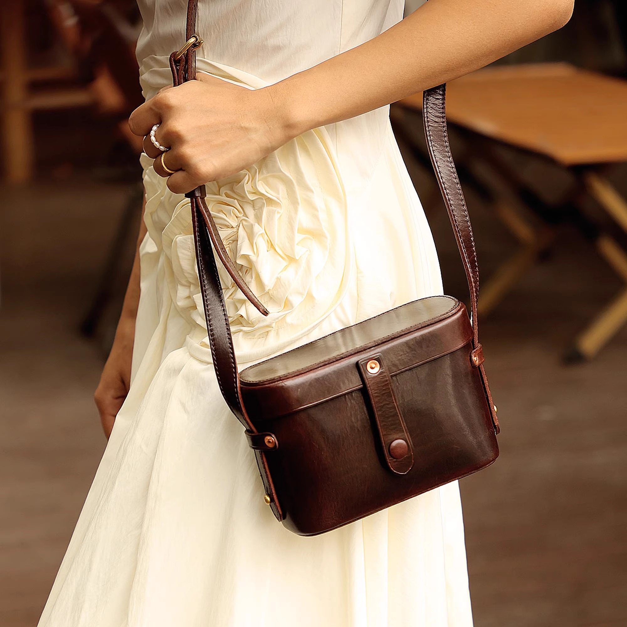 意大利头层牛皮手工中性单肩斜挎复古微单相机包盒子包小方包中性