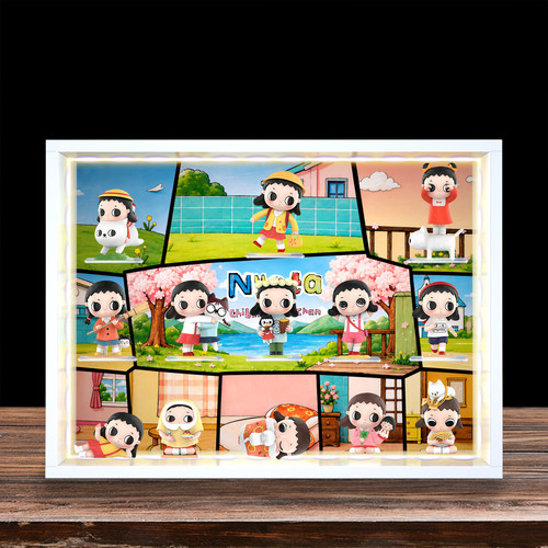 适用泡泡玛特Nyota樱桃小丸子展示盒 手办盲盒灯光相框展示盒