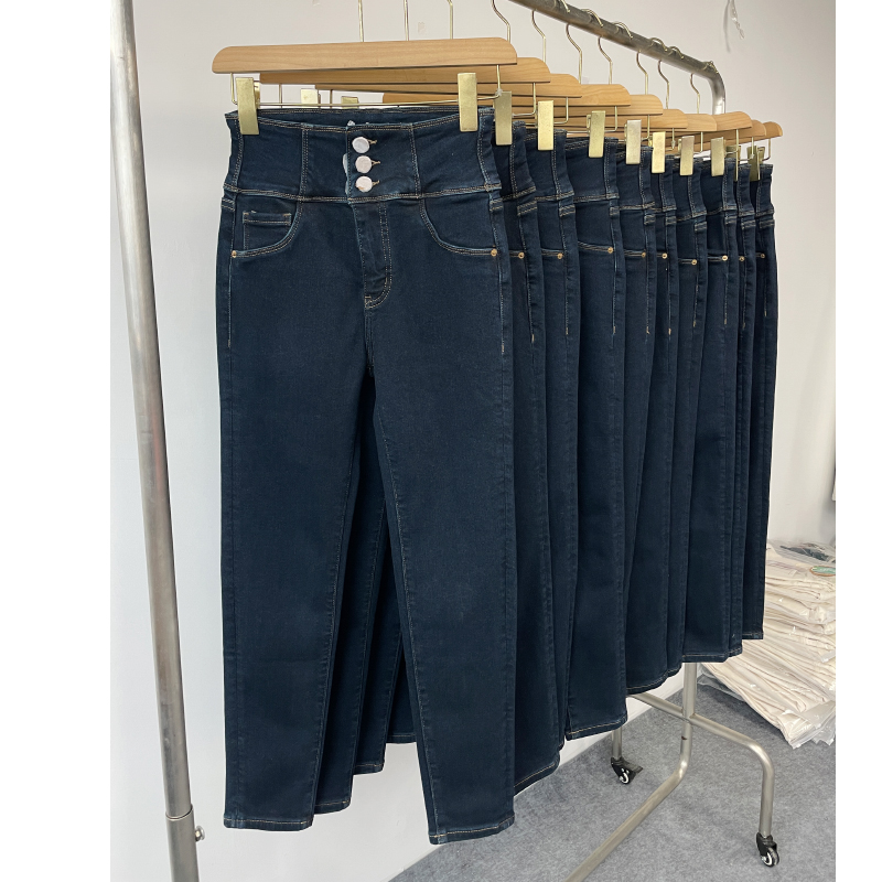 深蓝色三粒扣薄绒高腰小脚牛仔裤
