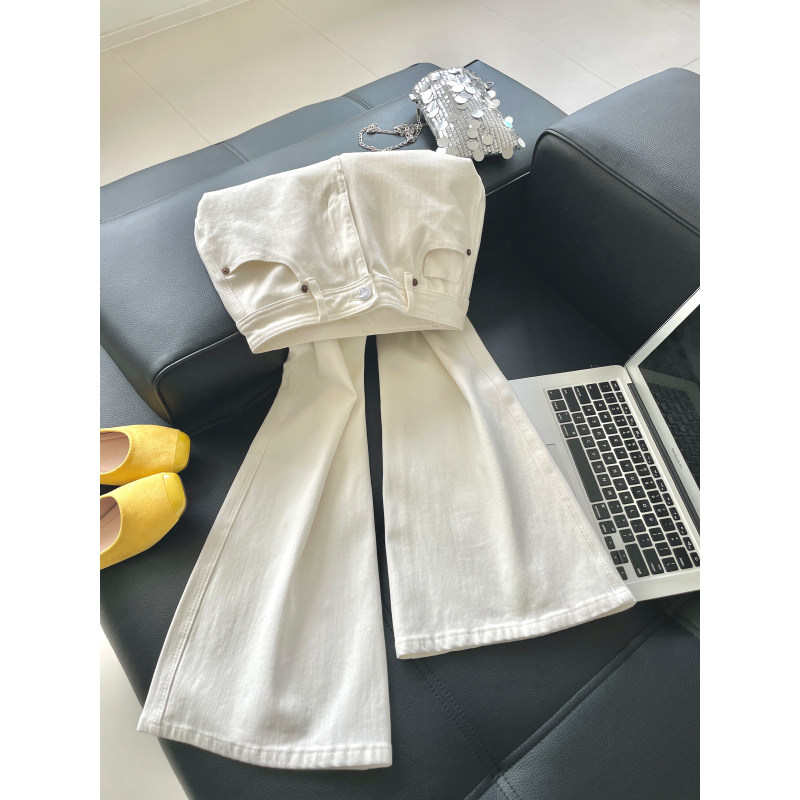 韩气简约不贴腿白色直筒微喇牛仔裤女2026新宽松显瘦拖底喇叭长裤