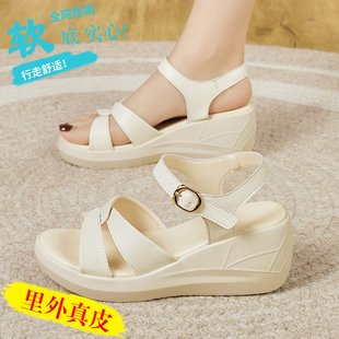 女2025夏新款 不累腳坡跟軟 品牌清倉(cāng)品牌真皮防滑旅游涼鞋 網(wǎng)紅爆款