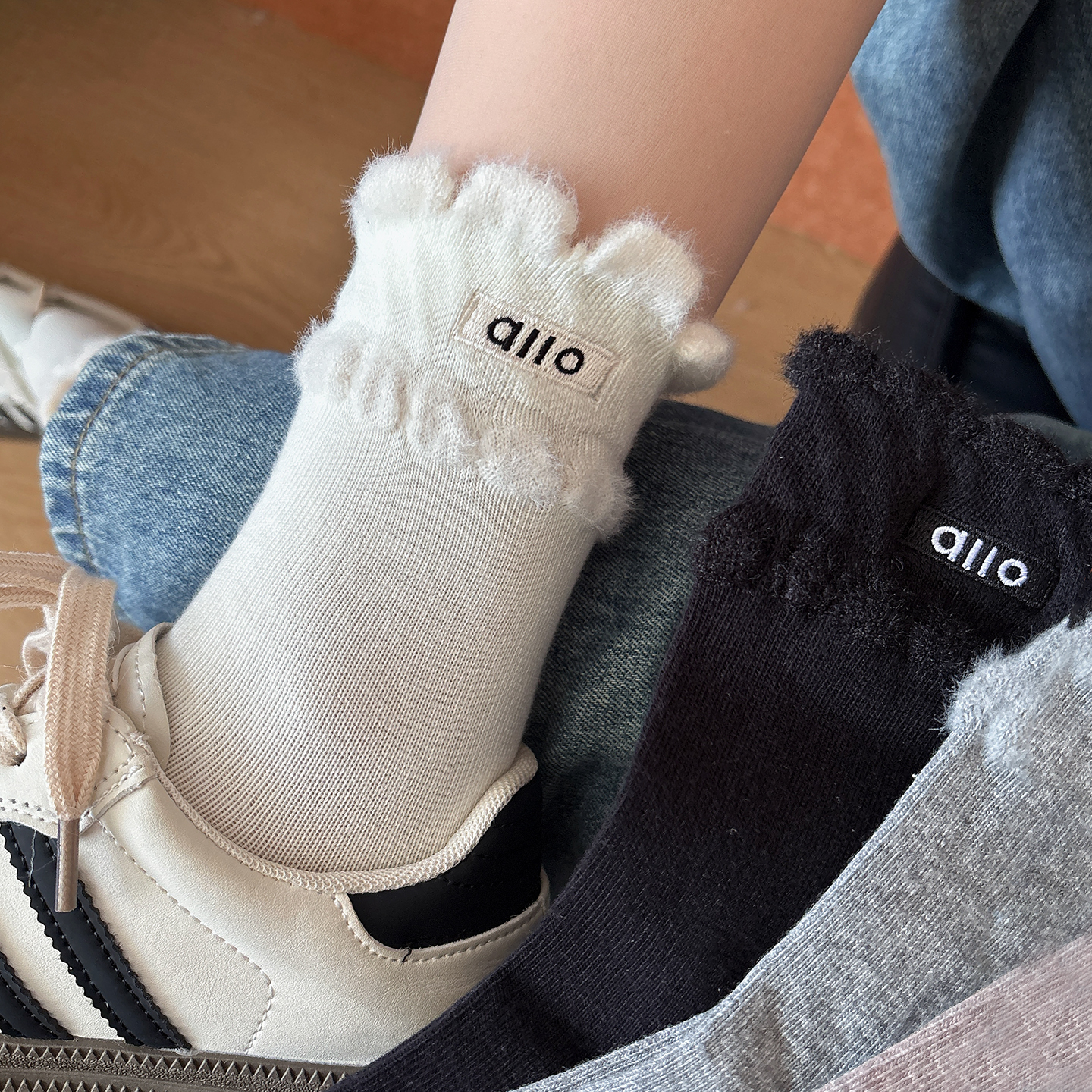 秋冬新款毛毛边字母刺绣袜子女个性可爱百搭中筒袜网红款外穿潮流