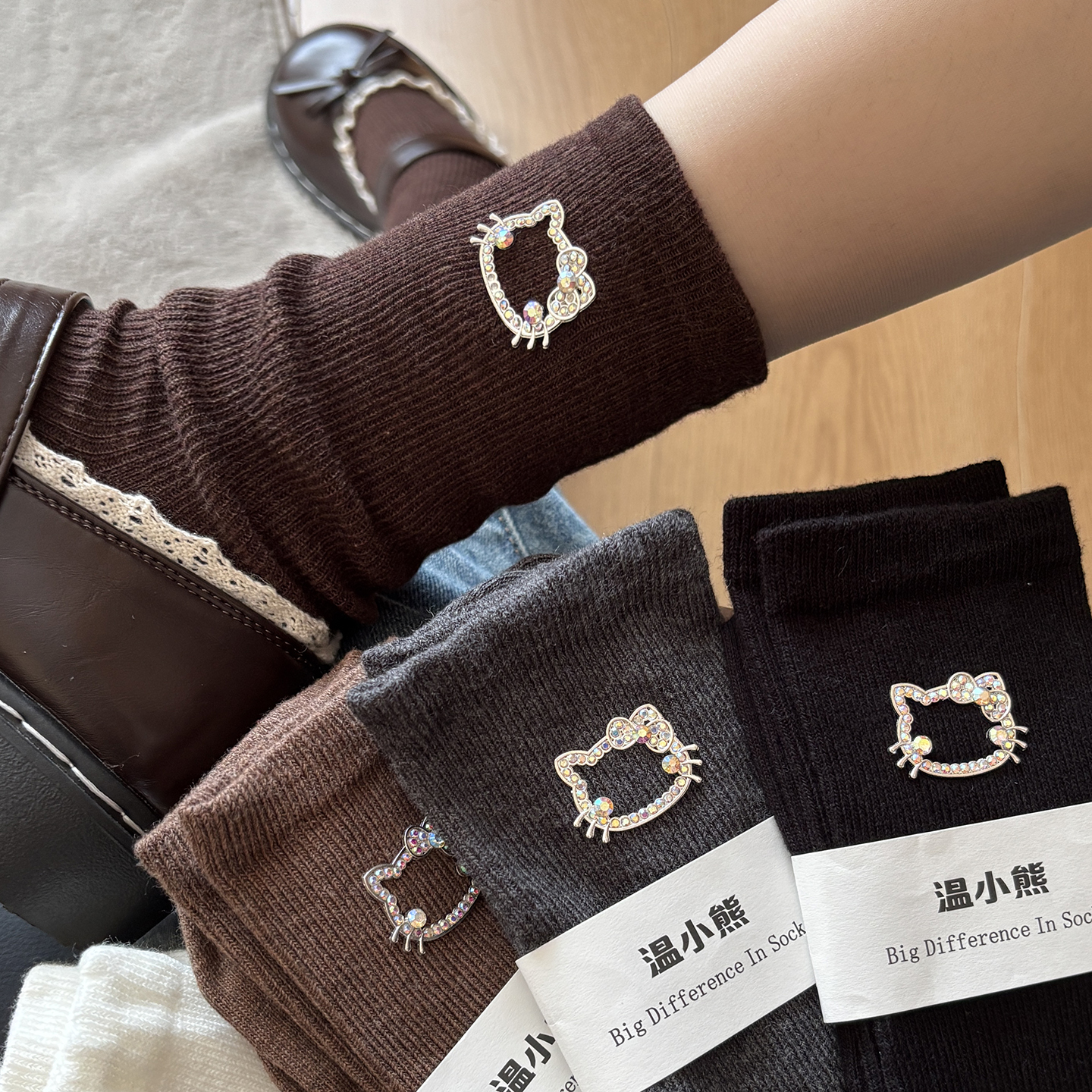 高品质纯棉袜子女设计感时髦韩版kt猫装饰咖色堆堆袜潮ins中筒袜