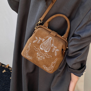 复古民族风刺绣小包包女2025新款麂皮绒手提医生包秋冬质感斜挎包