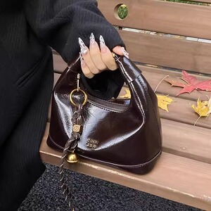 复古油蜡皮小包包女2025新款秋冬百搭斜挎包高级感通勤手拎饺子包