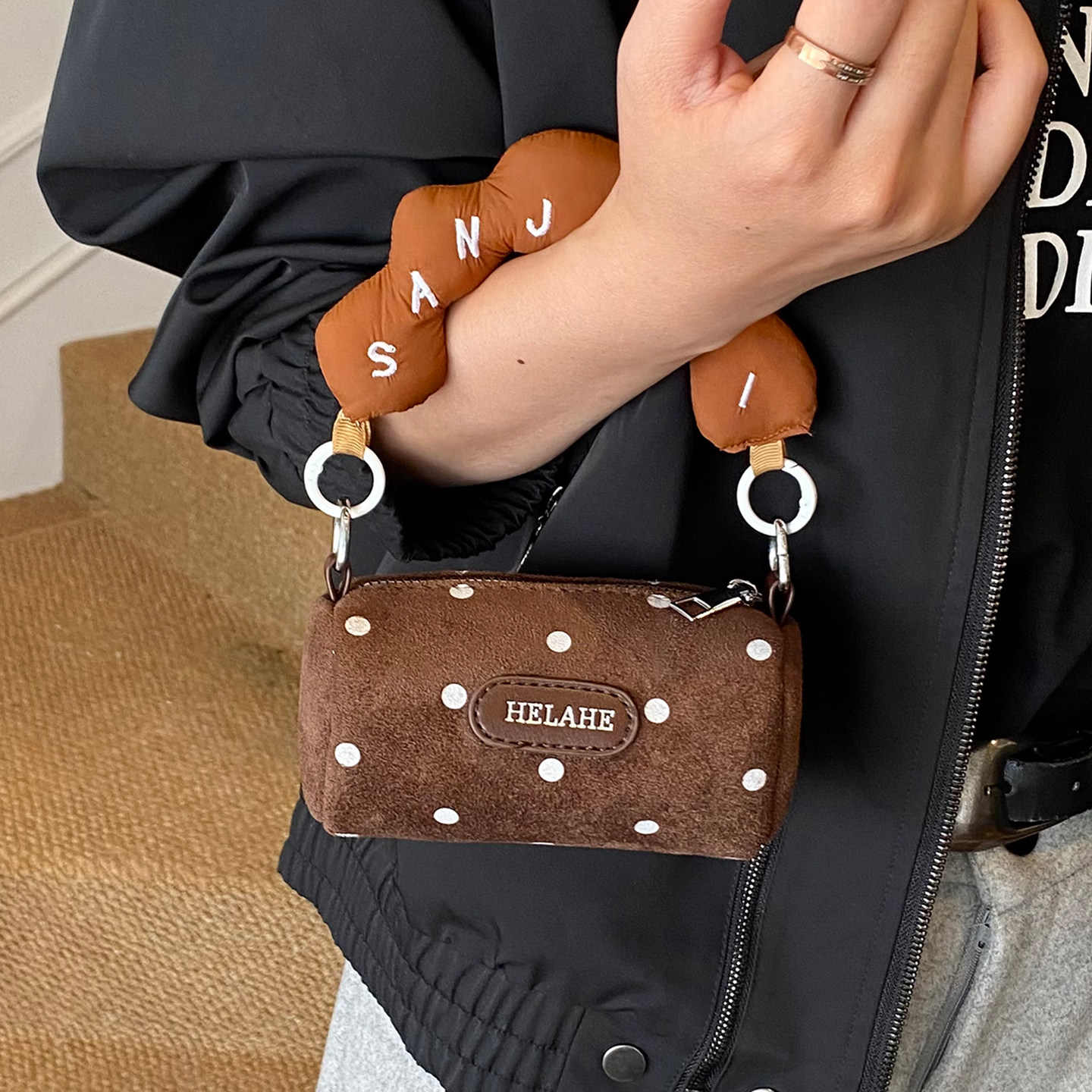 磨砂波点手拎小包包女2025新款时尚斜挎包秋冬复古迷你麂皮枕头包,箱包皮具/热销女包/男包,通用款女包,淘宝优惠券,粉丝福利购,淘宝优惠卷