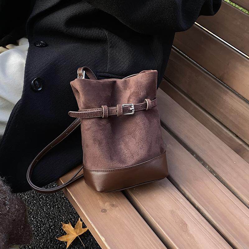 复古磨砂小包包女2025新款时尚麂皮绒手机包水桶包春夏流行斜挎包,箱包皮具/热销女包/男包,水桶包,淘宝优惠券,粉丝福利购,淘宝优惠卷