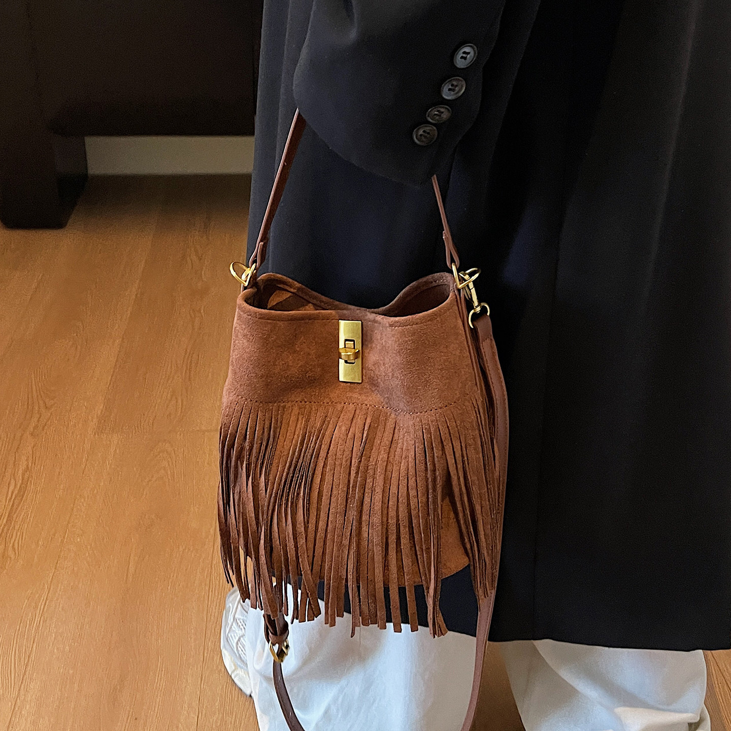 麂皮绒手拎小包包女2025新款潮时尚磨砂流苏水桶包秋冬复古斜挎包,箱包皮具/热销女包/男包,水桶包,淘宝优惠券,粉丝福利购,淘宝优惠卷