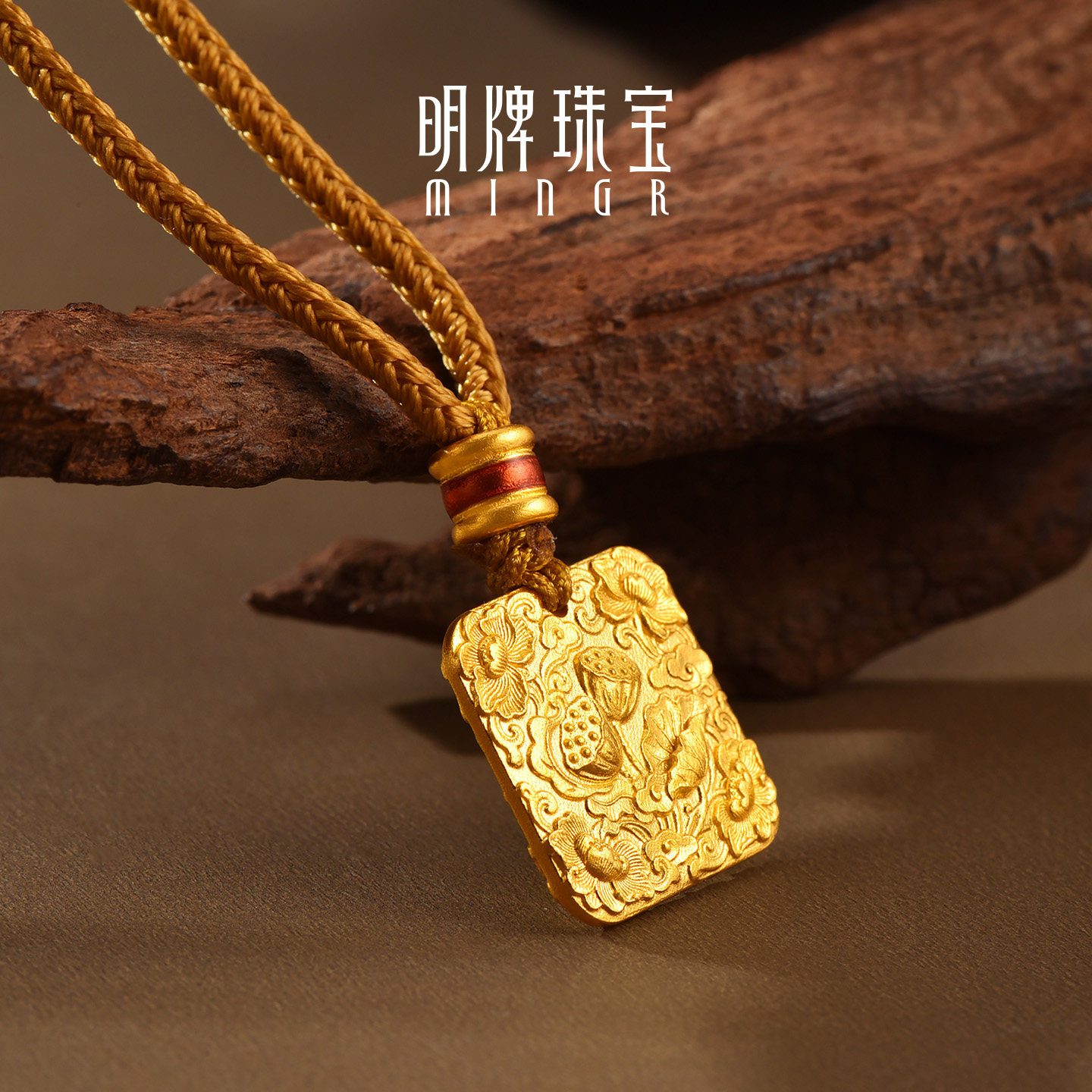 明牌珠宝金运莲莲古法黄金吊坠 足金莲蓬荷花小方牌七夕礼AFC1045