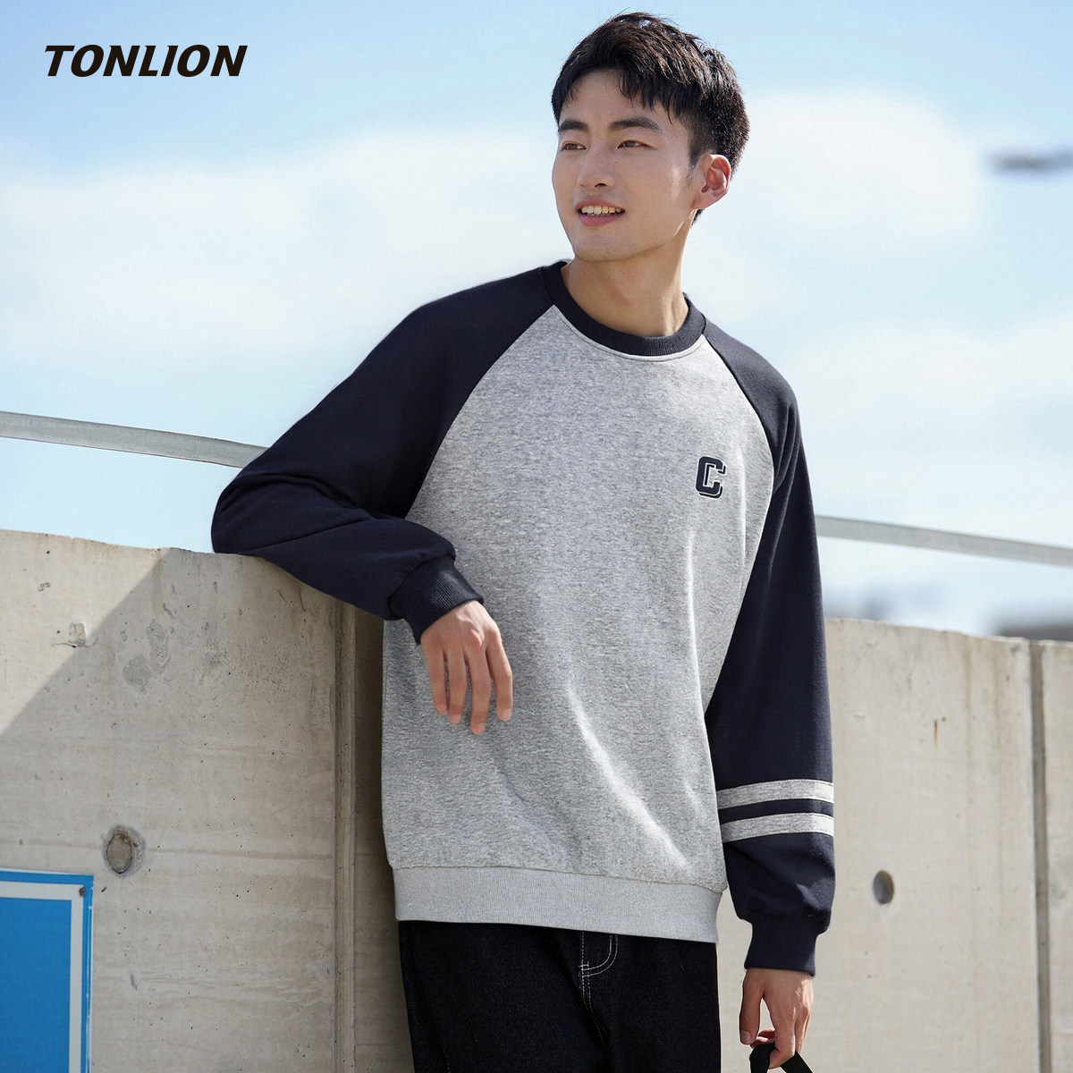 唐狮加绒卫衣男2025冬季新款撞色拼接宽松圆领插肩袖男士休闲上衣