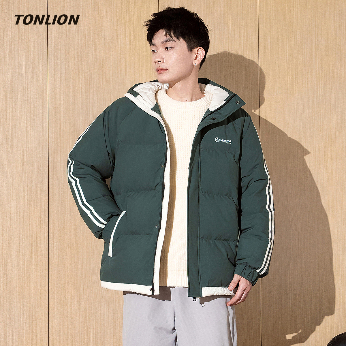 唐狮条纹撞色拼接宽松连帽羽绒服