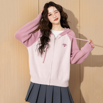 唐狮撞色拼接宽松连帽毛衣外套女