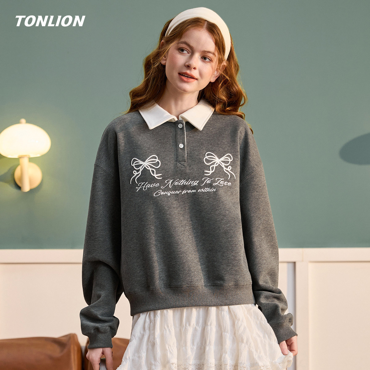 唐狮巨好看的卫衣女款2026春季新款polo领宽松套头蝴蝶结刺绣上衣