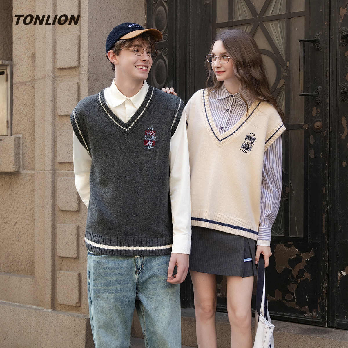 唐狮情侣针织马甲背心男女2025冬季新款V领宽松叠穿无袖毛衣坎肩