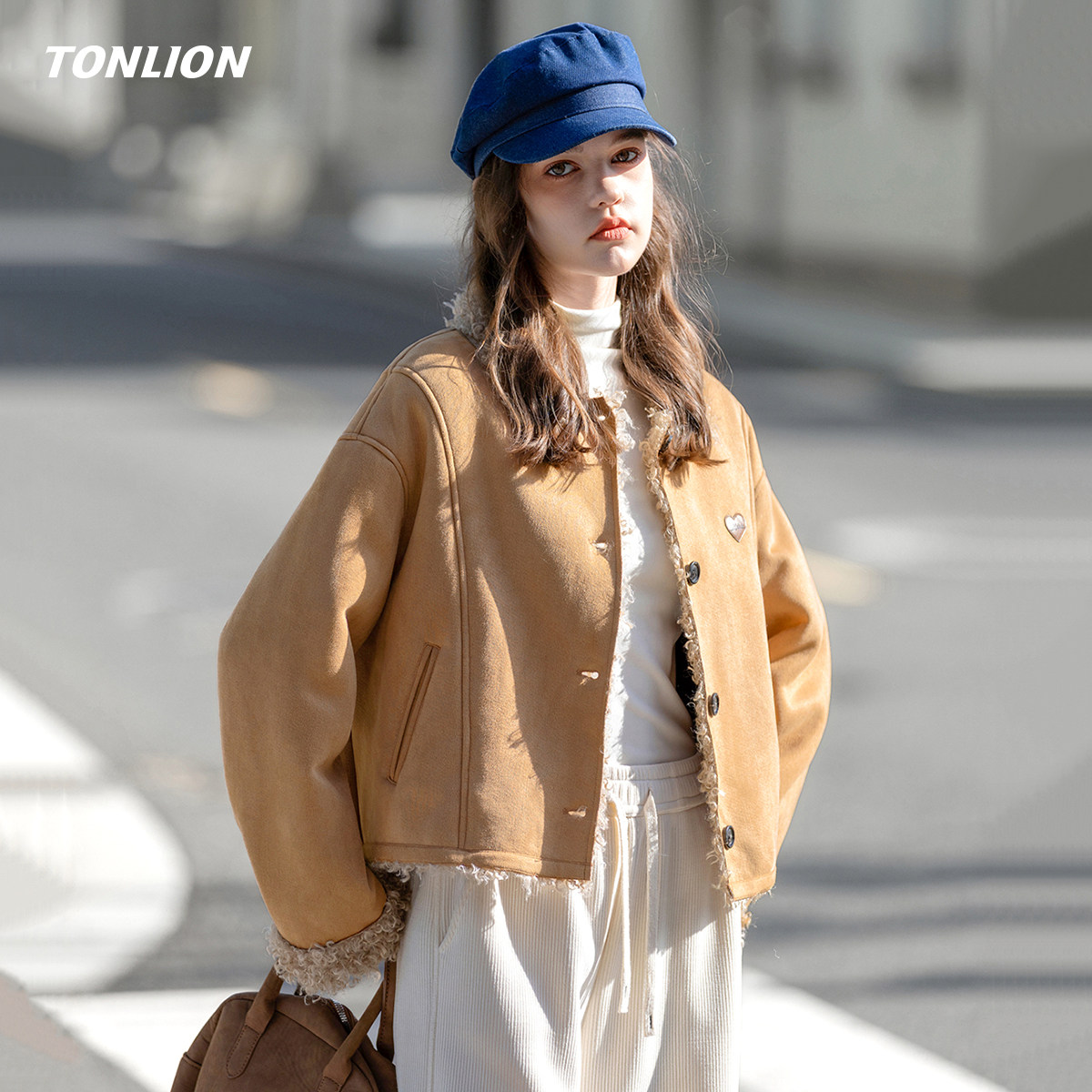 唐狮皮毛一体短款外套女2025冬季新款时尚翻领宽松显瘦高级感夹克